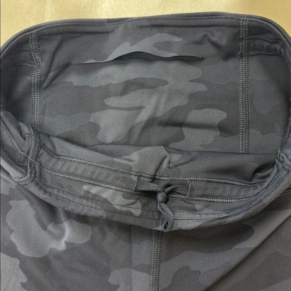 Lululemon Base Pace High-Rise Crop 23" Heritage 365 Camo Deep Coal Multi Size 4 - Picture 9 of 10